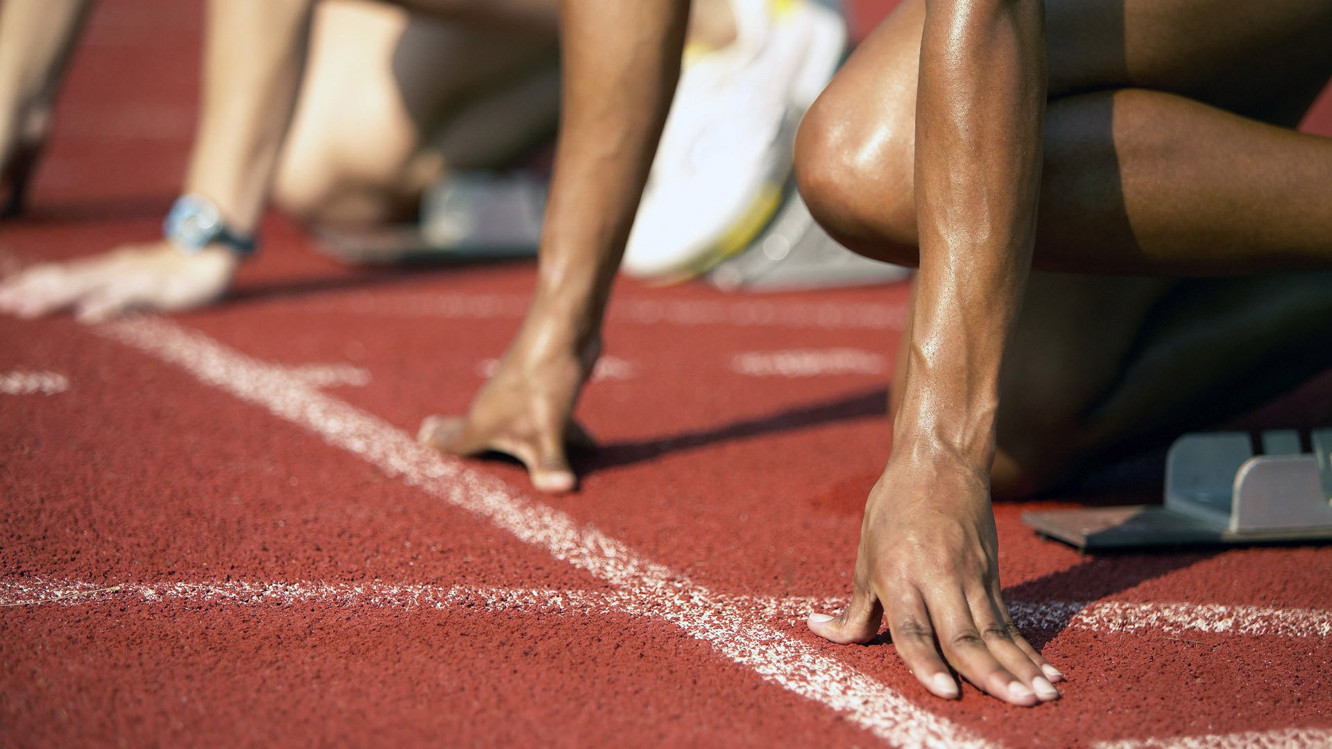 中国足球职业俱乐部球队战术调整灵活多样，中国的职业足球队